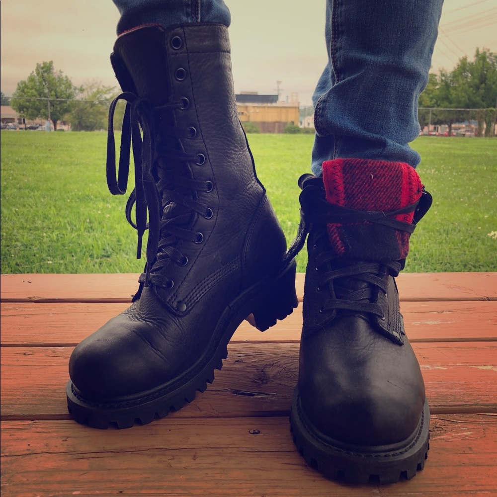 Women’s 9” flannel lined black combat logger boots